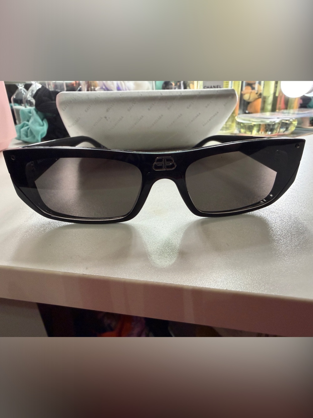 Balenciaga Black Rectangular Sunglasses with BB Logo - Picture 3 of 11